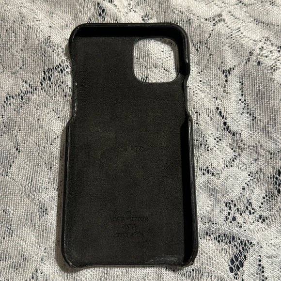 LOUIS VUITTON IPHONE CASES - Picture 2 of 4